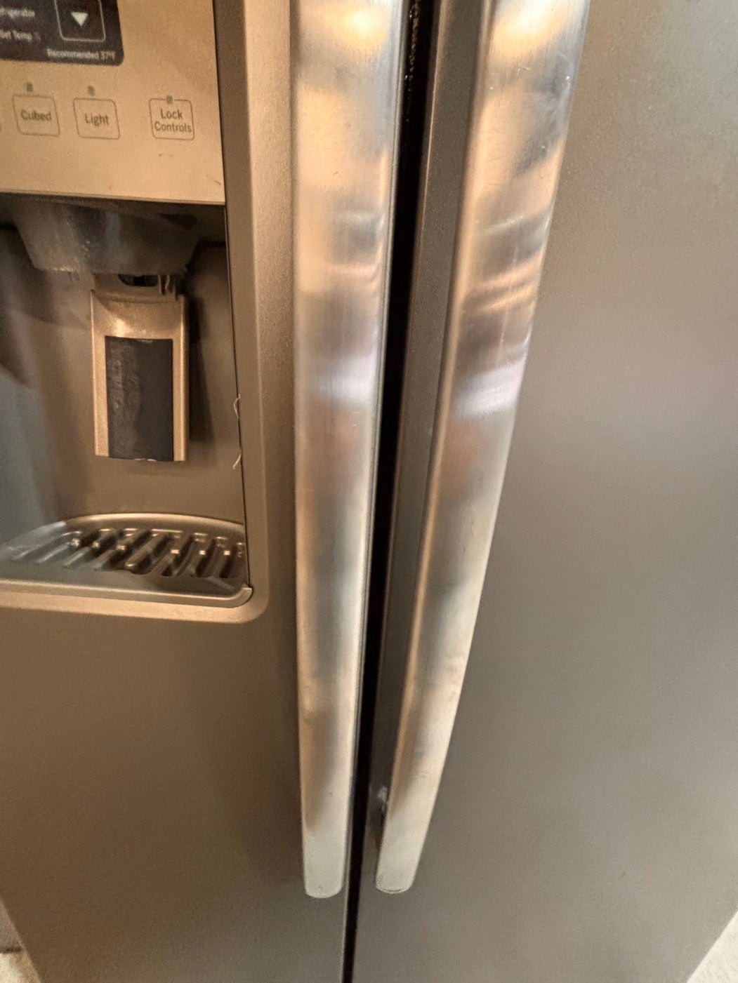 >*CLEARANCE🔥🔥GE Side x side  36”x 69”h x 29depth ,Refrigerator slate  with ice maker & water dispenser /. 36” 26cu.ft used-Refurbished. Item number  #RFU114B