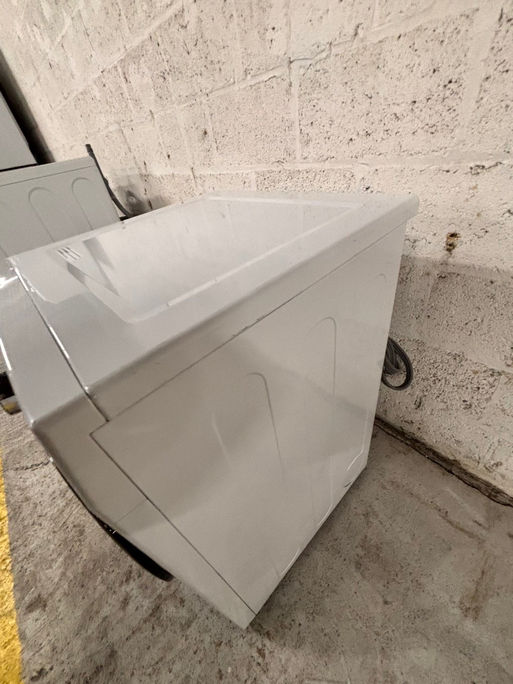 >24” Ge front load Electric Dryer 240v  white  #24GE56B