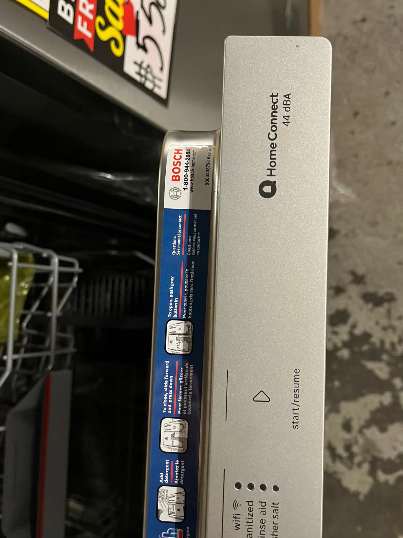 Open Bosch 500 Series 24" Smart Built-In Dishwasher with 3rd Rack in Stainless Steel 24” Model: SHP95CM5N - stock number : #DW33TB