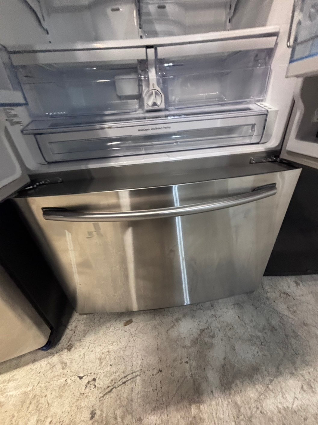>*36”samsung counter depth French doors  fridge  stainless steel (ice maker & water doesn’t work) doesn’t affect on the others functions. 36” #SA24MAB