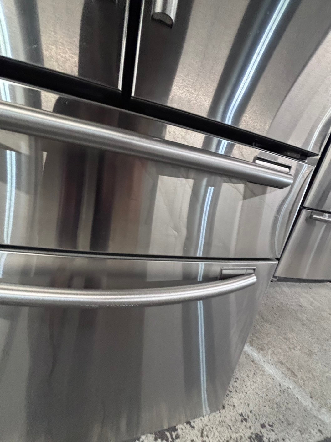 >*Samsung 4-doors French door Refrigerator 33w x 69h stainless steel w/ ice water dispenser 33" #RL7Q33QB