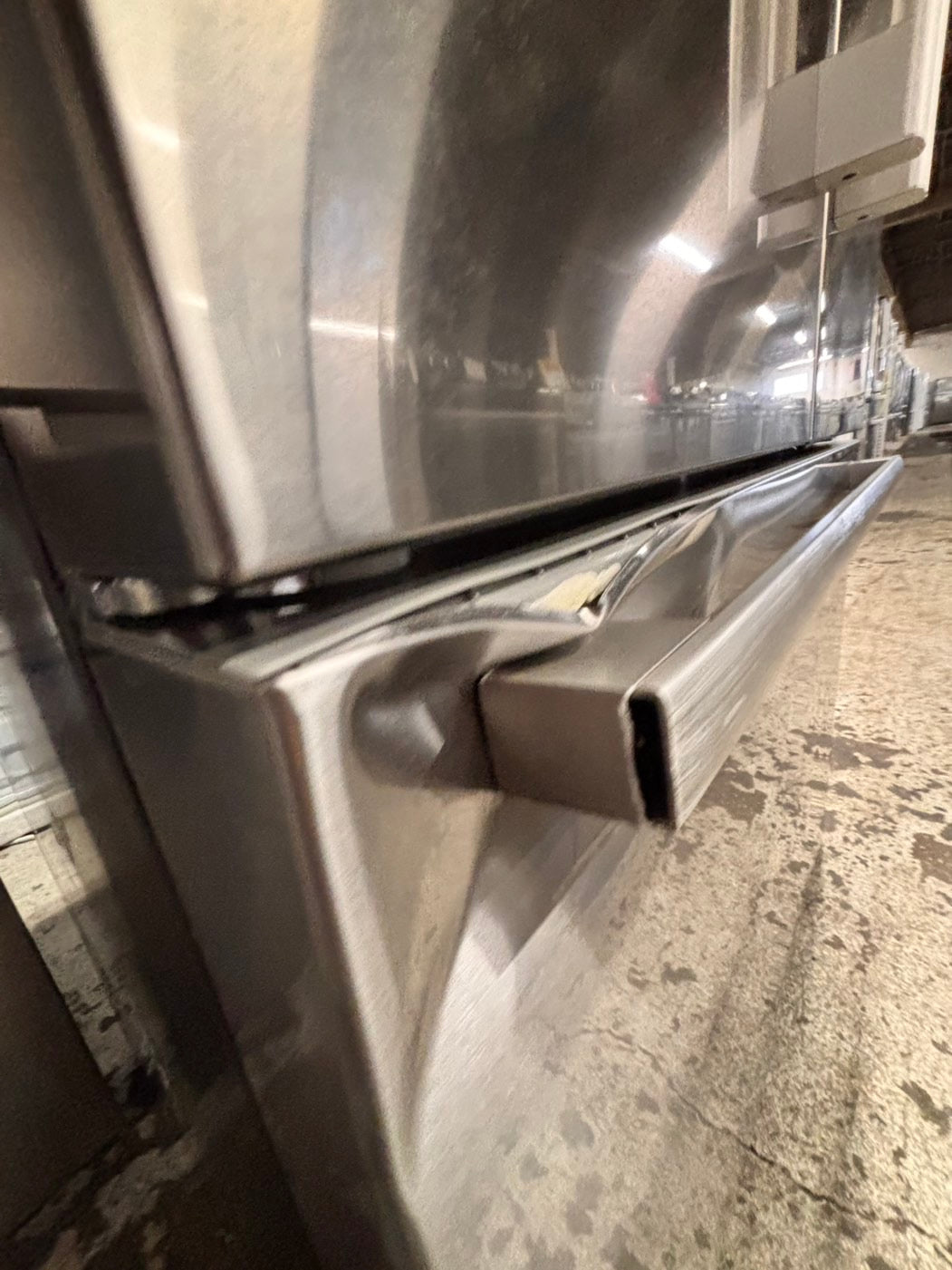 >🎈sale🎈      ‼️’’AS IS”.‼️   Bosch 500 series counter depth French doors fridge new scratch and dent (costumer return )with ice maker & water dispenser - Stainless Steel #RBSH25B