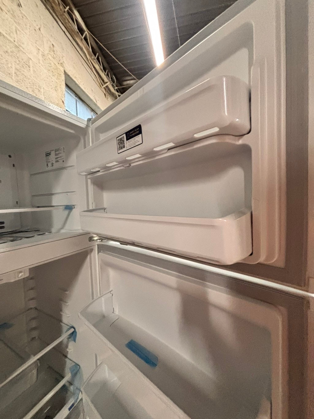 >Open box 📦 New S/d -Frigidaire
30” in. Top Freezer Refrigerator in white color  #RFW99B