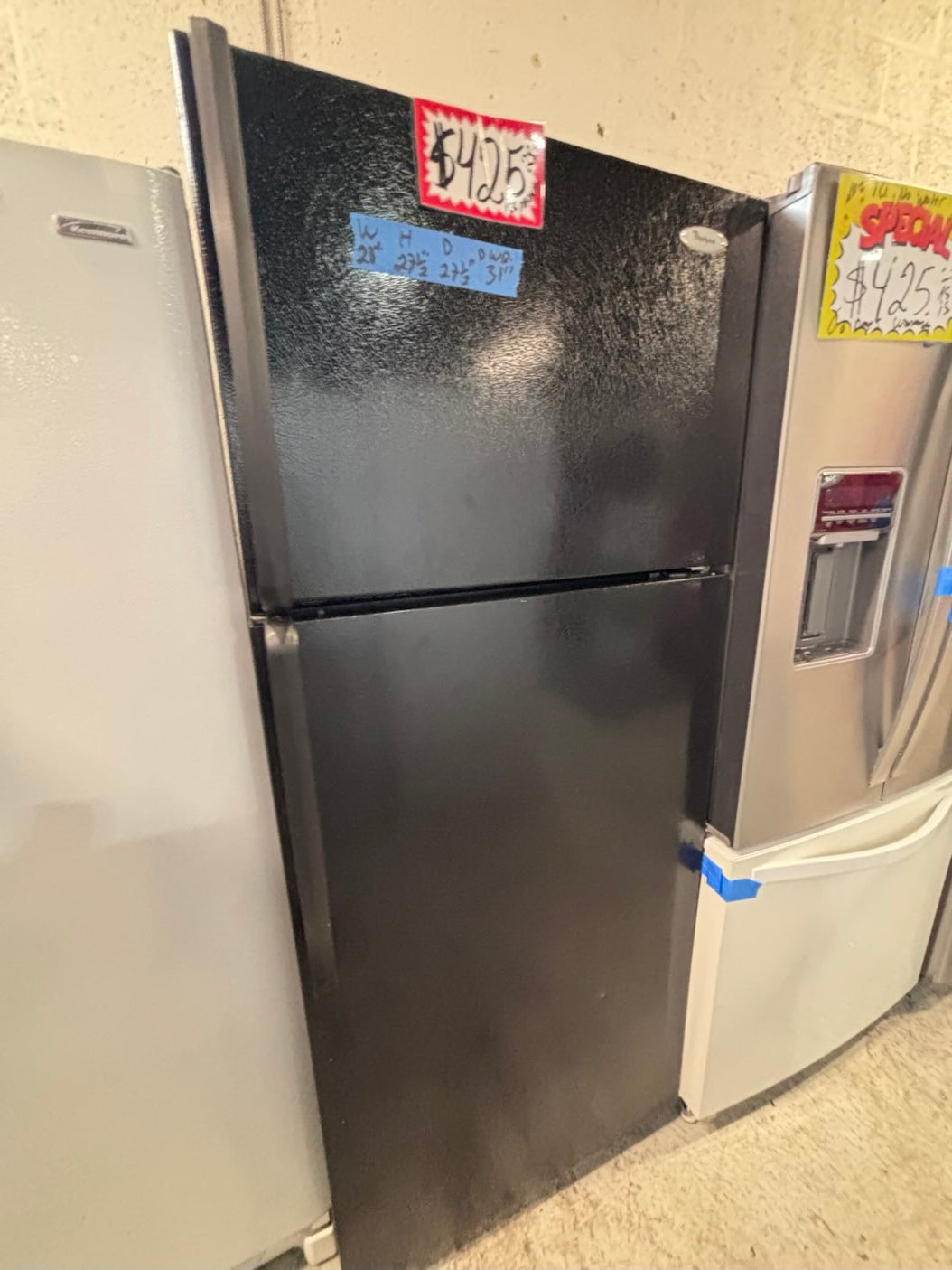 }28”w x 68 1/2h. Whirlpool  top freezer fridge with ice 🧊 maker inside ,black  working 💯  used-refurbished #FT67SRB