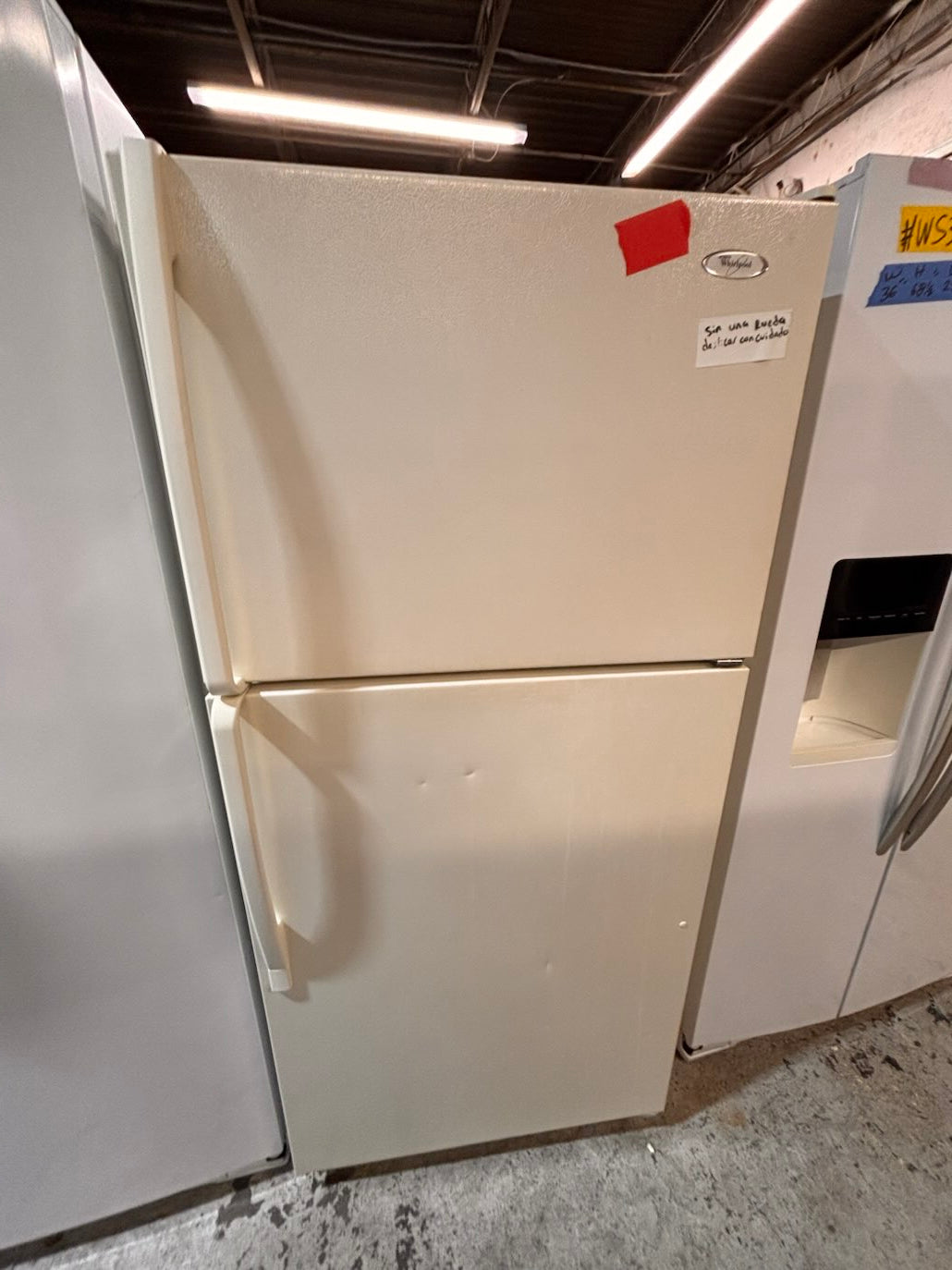 }}clearance 🔥whirlpool off white 30”x 66”heigth x 29depth 18cu.ft top freezer refrigerator (missing 1 leg )          used refurbished working 💯 with warranty #TFBZ76B
