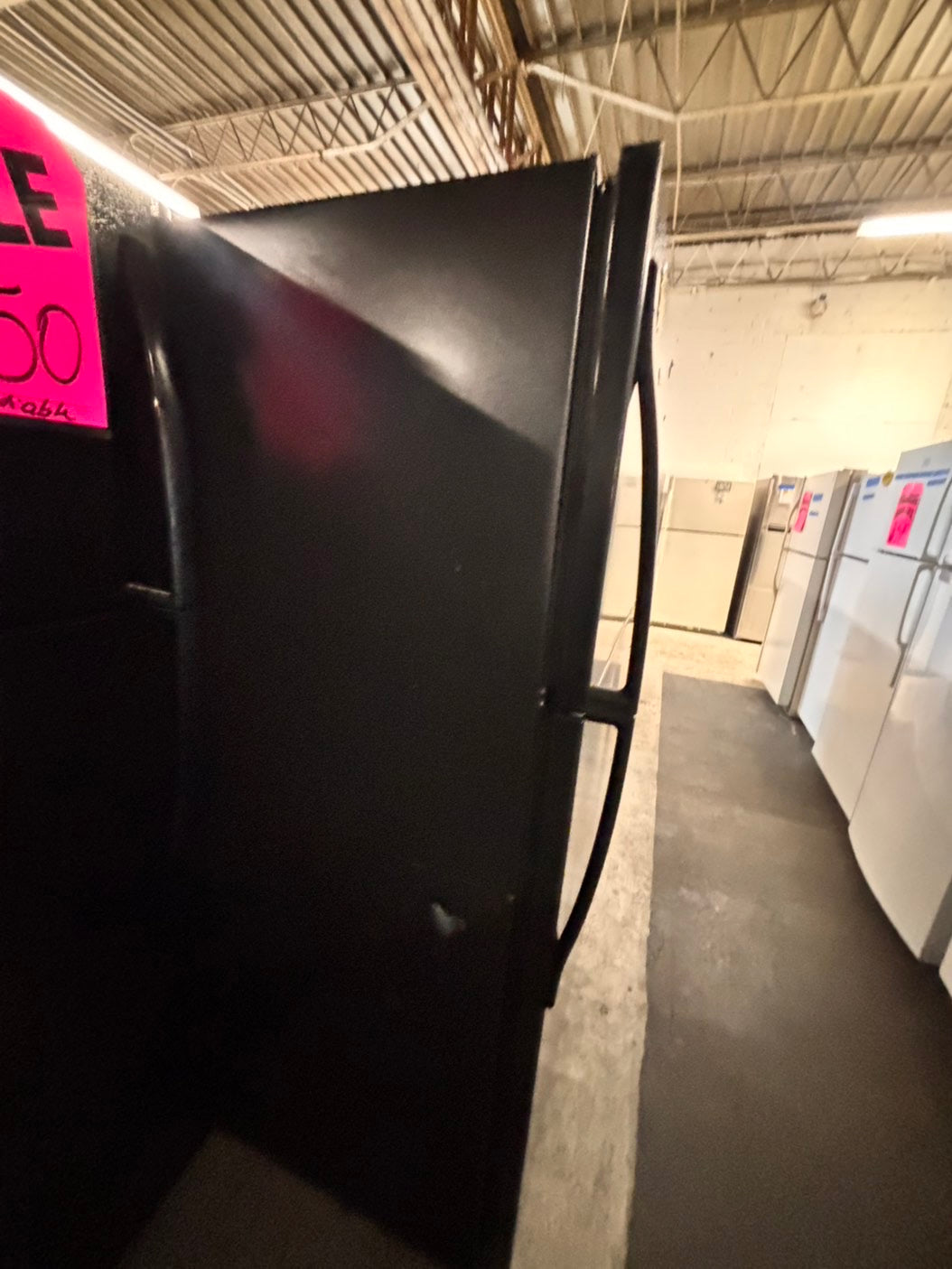 >whirlpool 33” Top freezer fridge  ,black  used-refurbished #RRY33QB