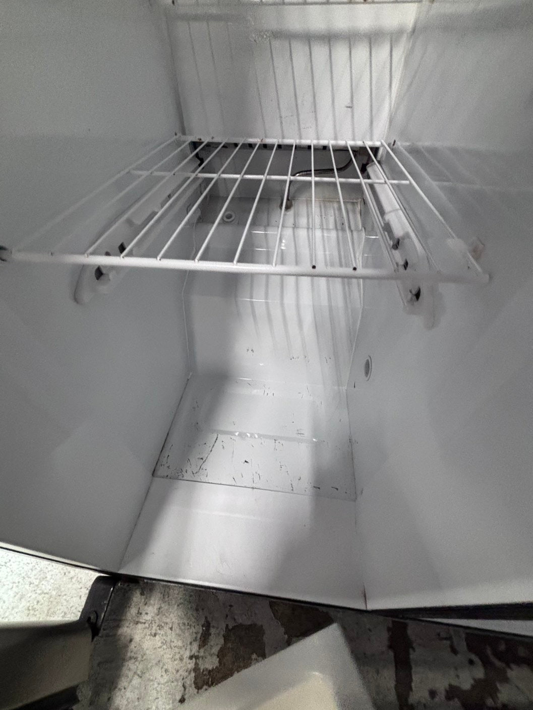 >>36” GE side by side Refrigerator and freezer silver (ice maker & water doesn’t work) doesn’t affect on the others functions.#ARW773B