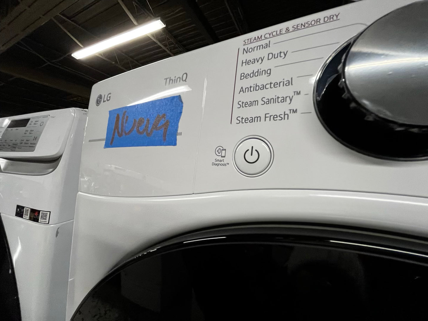 -Open Box 📦 Scratch & Dent 4.5 cu. ft. Ultra Large Capacity Front Load Washer - White
WM4000HWA & 7.4 cu. ft. Large Capacity Front Load Electric Dryer - White DLEX4000W Set / stock number #WD737CB