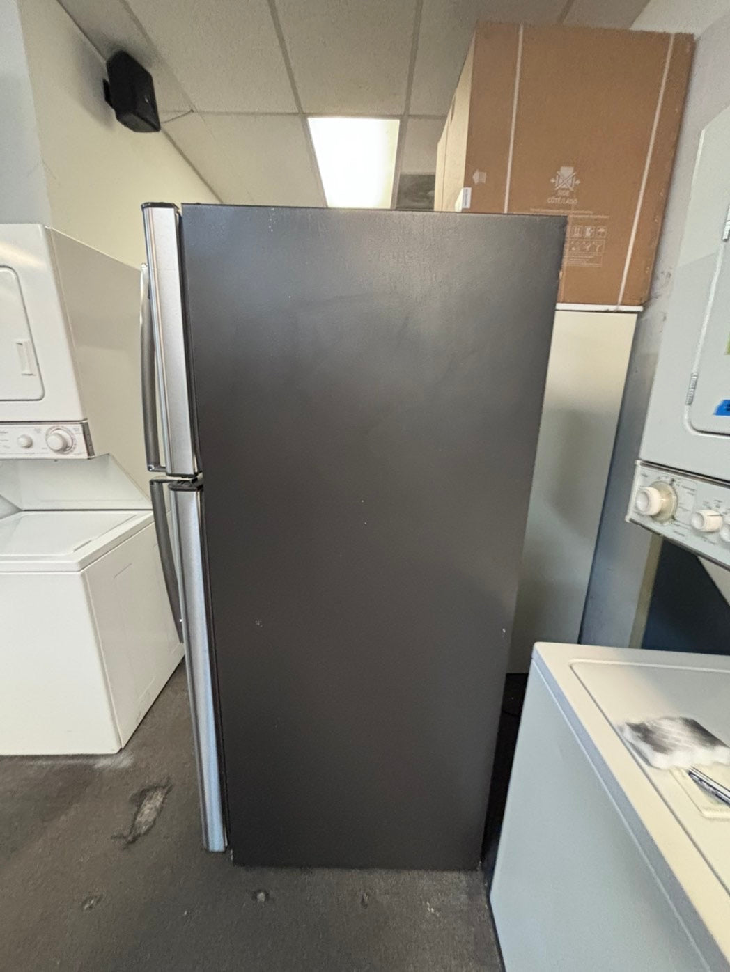 >>GE 33” x 67”h x 28” depth  Top freezer fridge  ,stainless steel  used-refurbished #RRYE33L