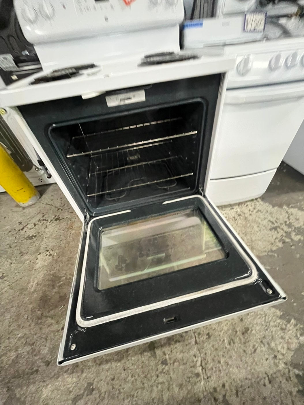 🎁🎄Holiday Sale‼️ white electric coil top electric range coil 220v 4 burner Refurbished in bake Broil self clean 30" #ERCl10B