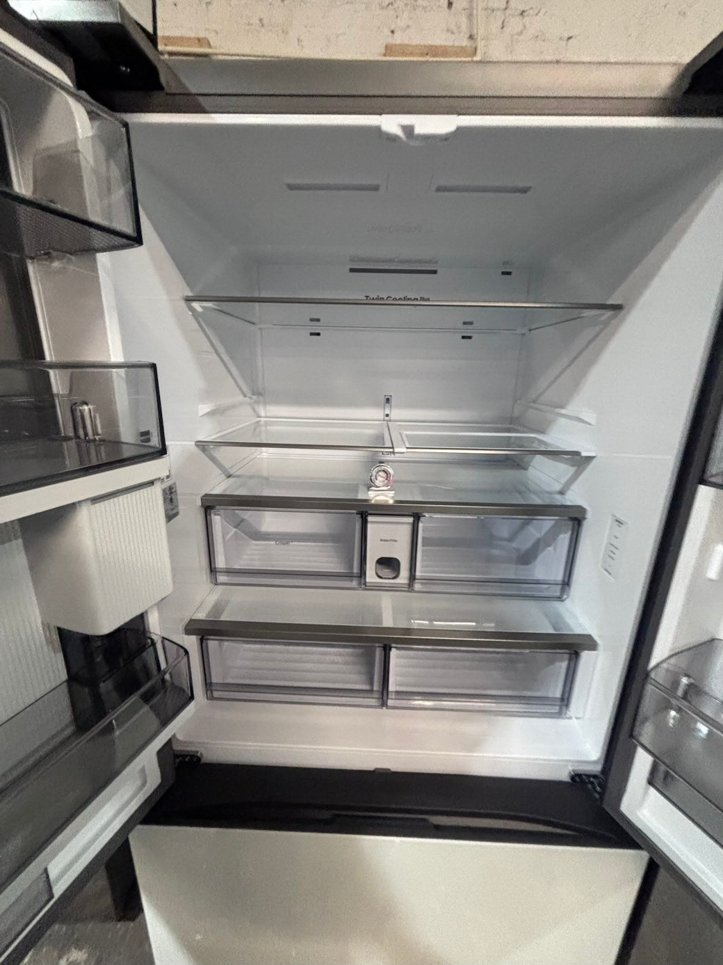 } new costumer returns ,Samsung Samsung - 36” Wide x 69h x 30.1/2 depth    , BESPOKE 30 cu. ft. 3-Door French Door Smart Refrigerator with Beverage Center - White Glass #RSZQX4B