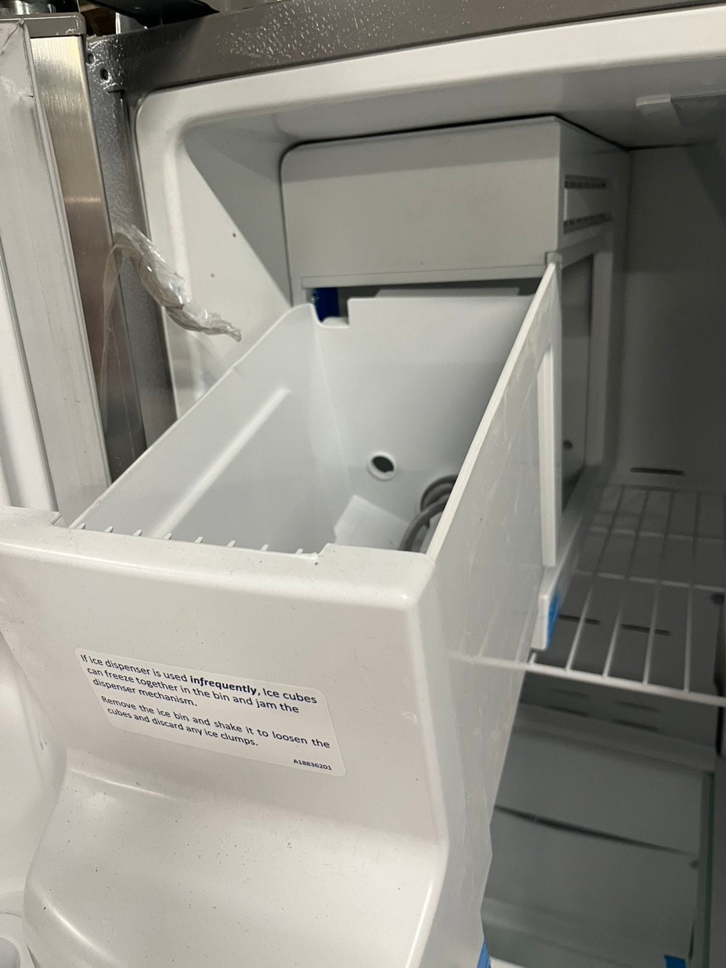 🎉Special 🎉Open Box 📦 | scratch & dent Frigidaire
36.1 in. 22.3 cu. ft. Counter Depth Side-by-Side Refrigerator in Stainless Steel with iced maker & water dispenser #FGAM23CBB