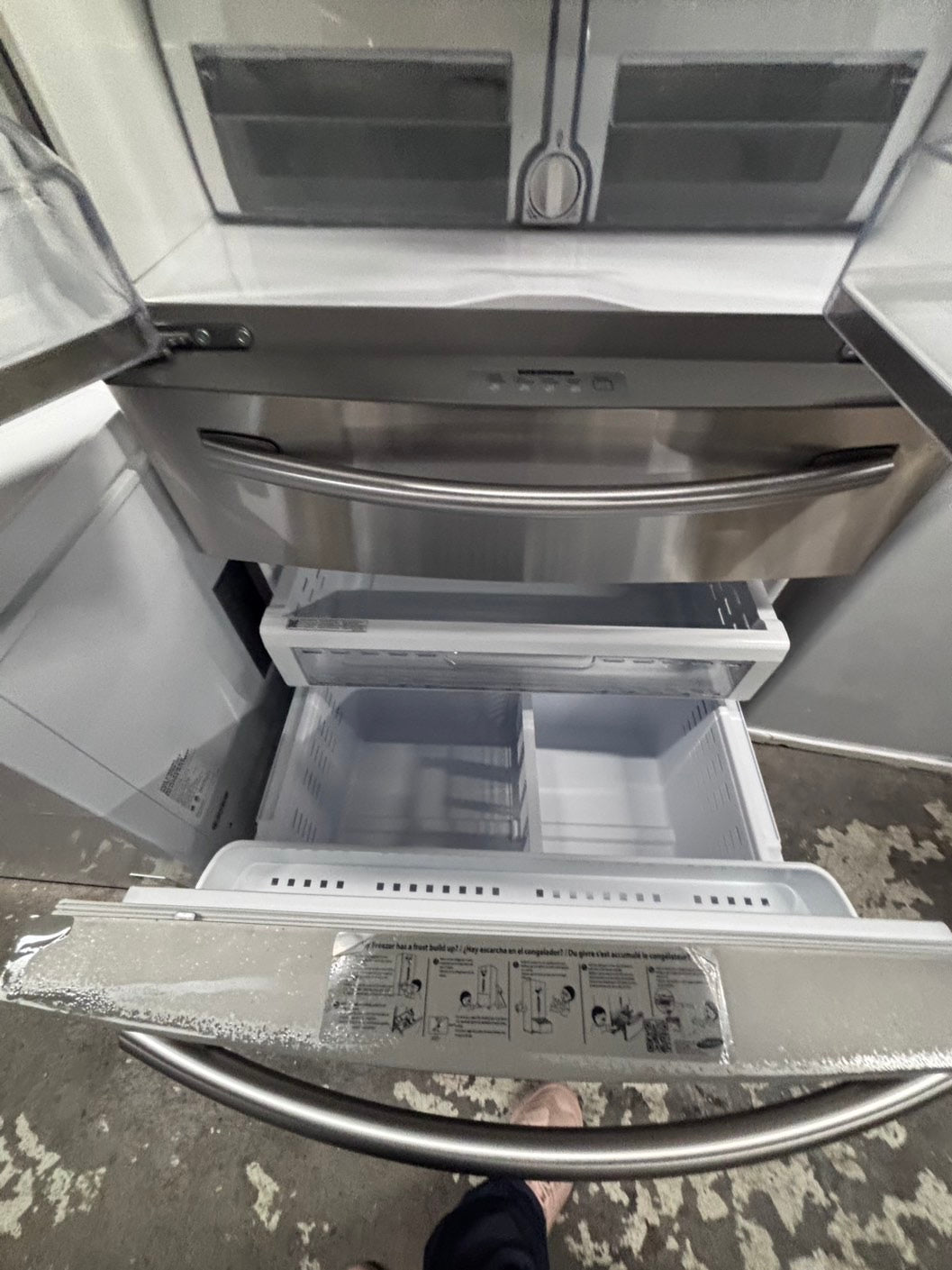 >*Samsung 4-doors French door Refrigerator 33w x 69h 30”1/2depth. /stainless steel w/ ice water dispenser 33" #RL7Q21QB