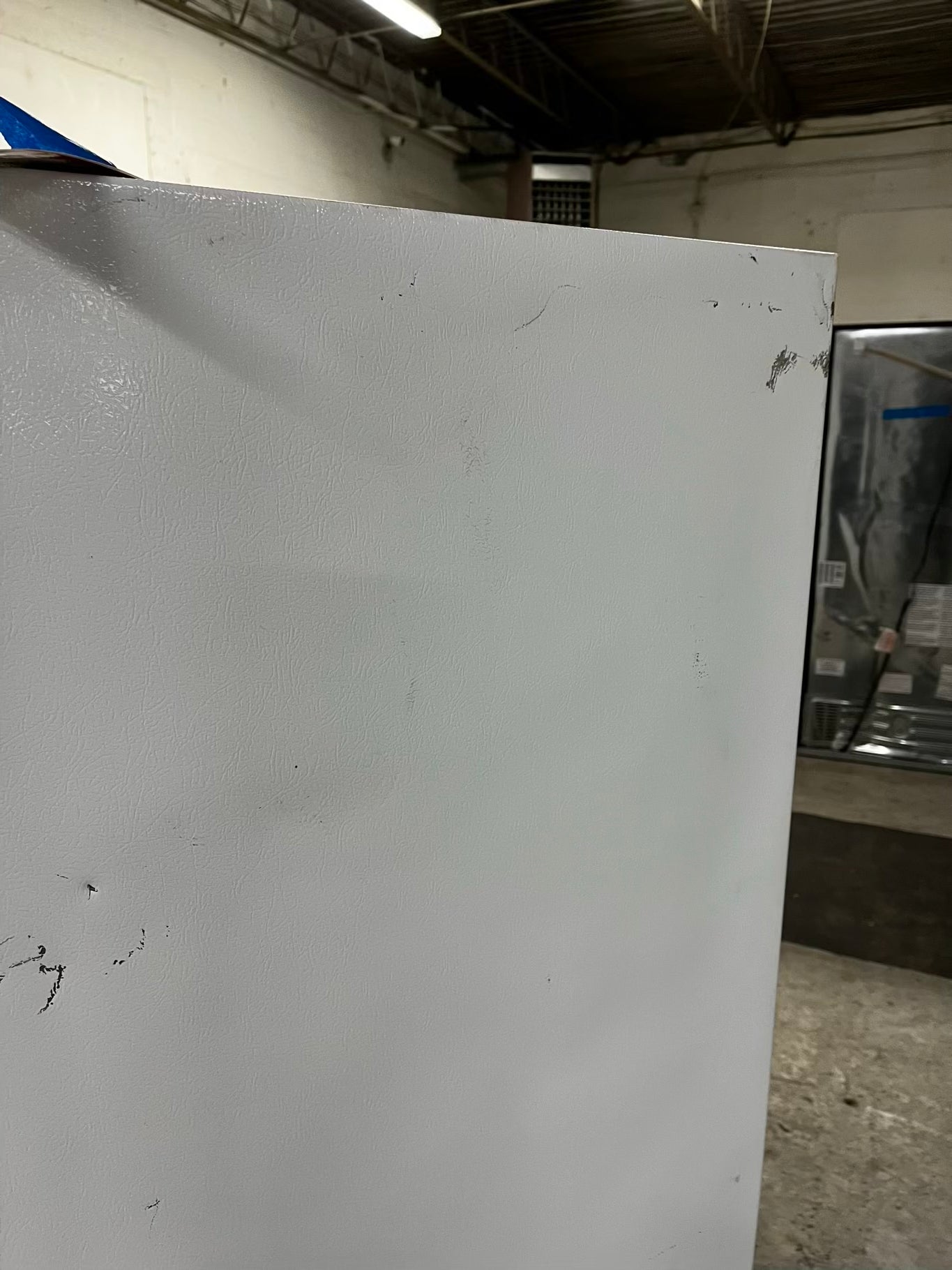 * Hotpoint top freezer refrigerator in white no ice maker 28" #RF903SB