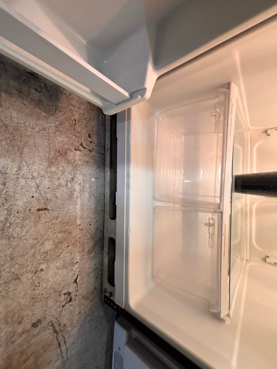 >*whirlpool  30” 18cu.ft -top freezer refrigerator black  with ice maker inside  used-refurbished #RW3B61B