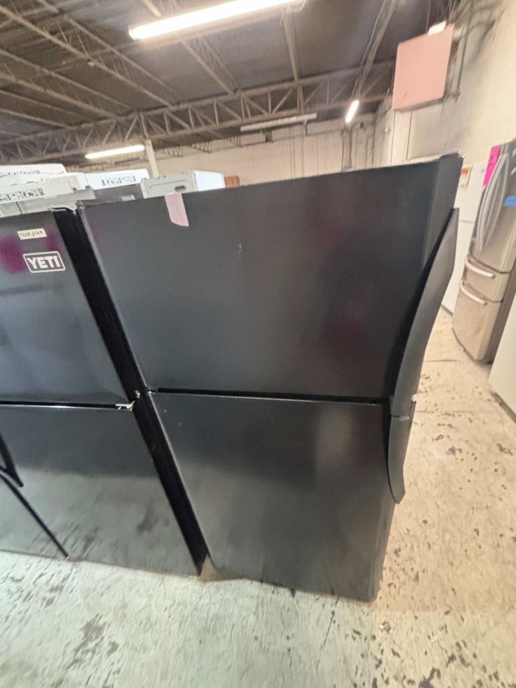 >sale🎈frigidaire  30”18cu.ft -top freezer refrigerator with ice maker black  color    -used refurbished 30” #FF9876B