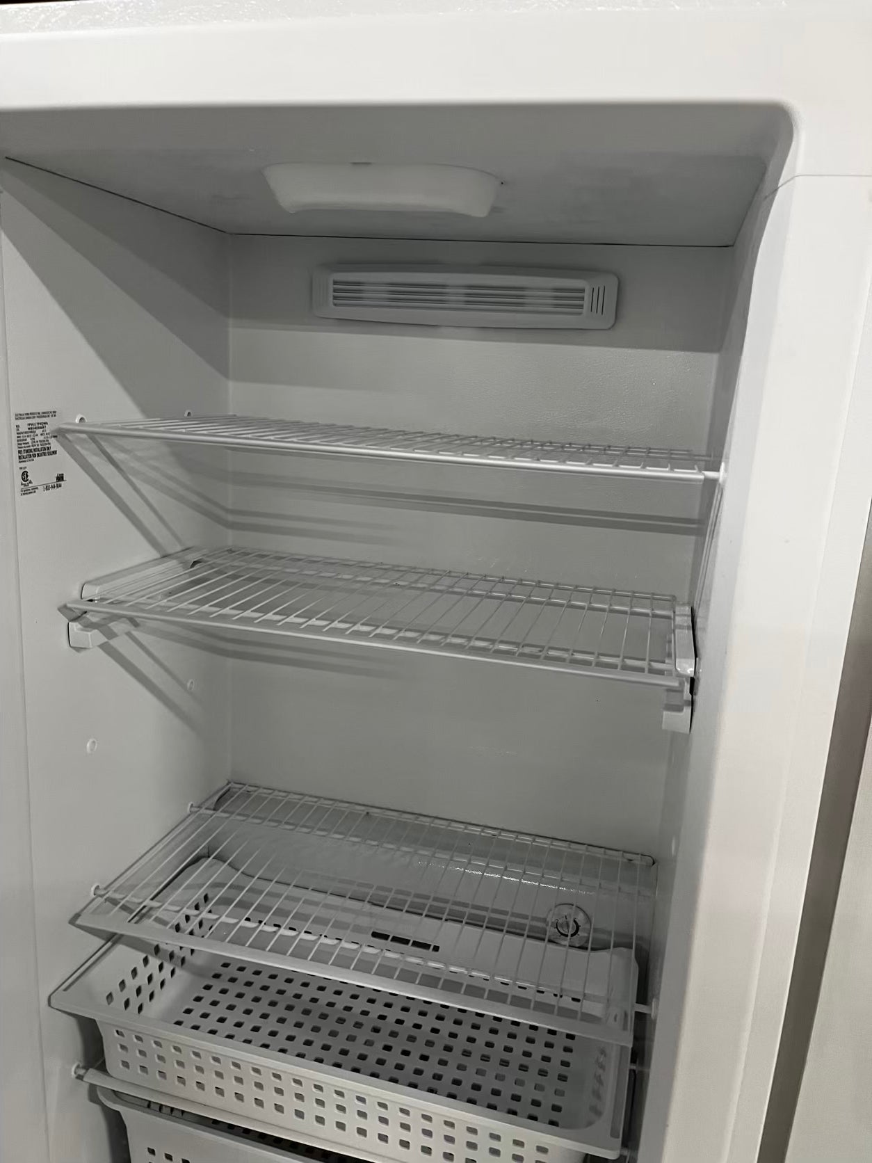 * 🎄Holidays Sale 🎁-Frigidaire 21 cu.ft up-right freezer white 34" #RF39NK6B used-Refurbished