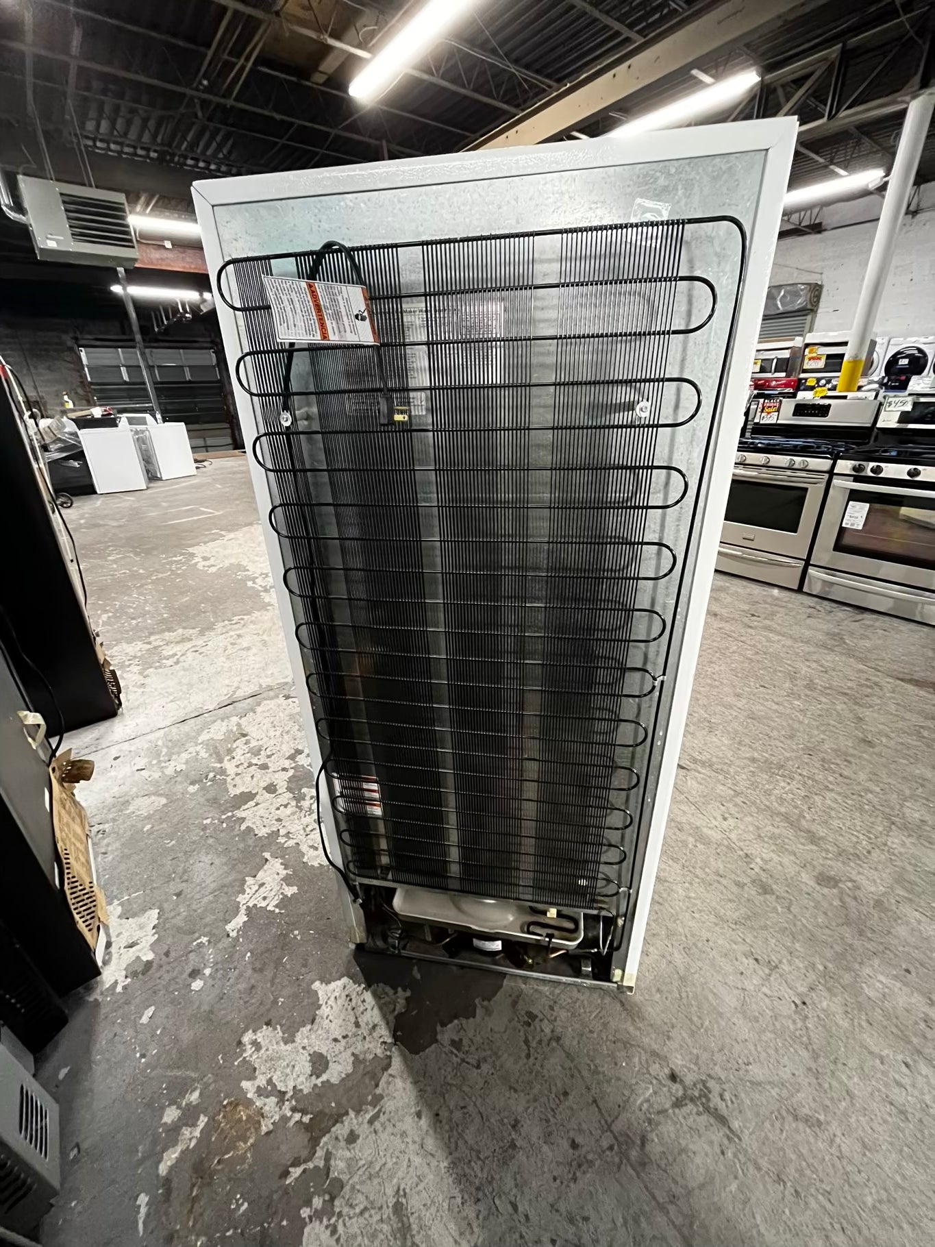 *Whirlpool top freezer refrigerator in white 28” used - refurbished #RF166HB