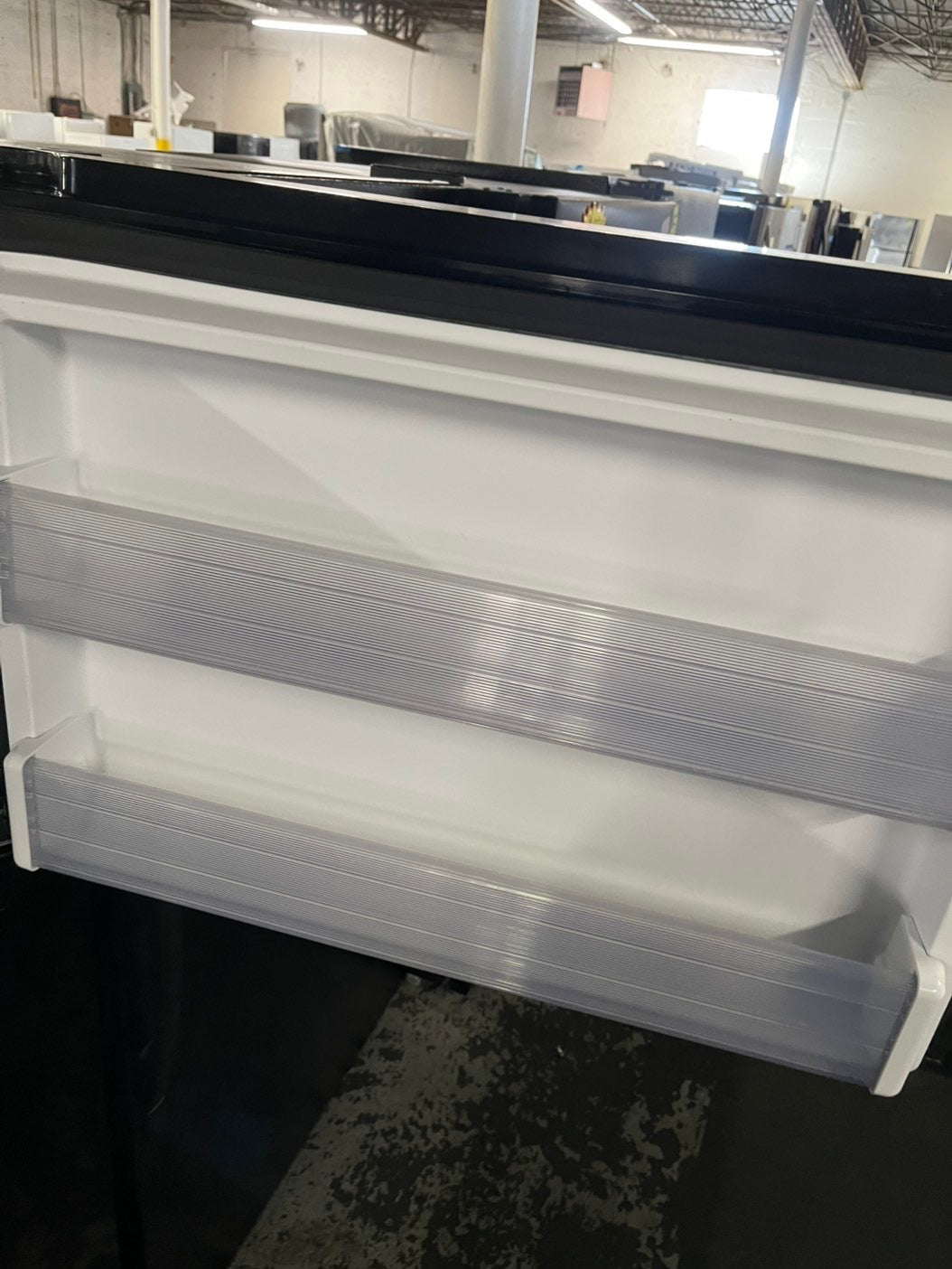 Whirlpool 33” Top freezer fridge  black refurbished #RFWH213B