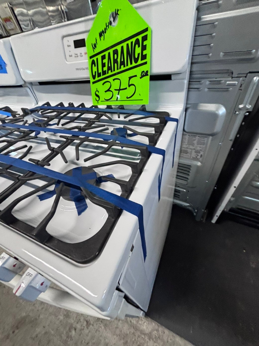 >*sale🔥frigidaire Gas range 4 burner bake broil Hi/Lo self clean in  white used-Refurbished 30” #FQY662B
