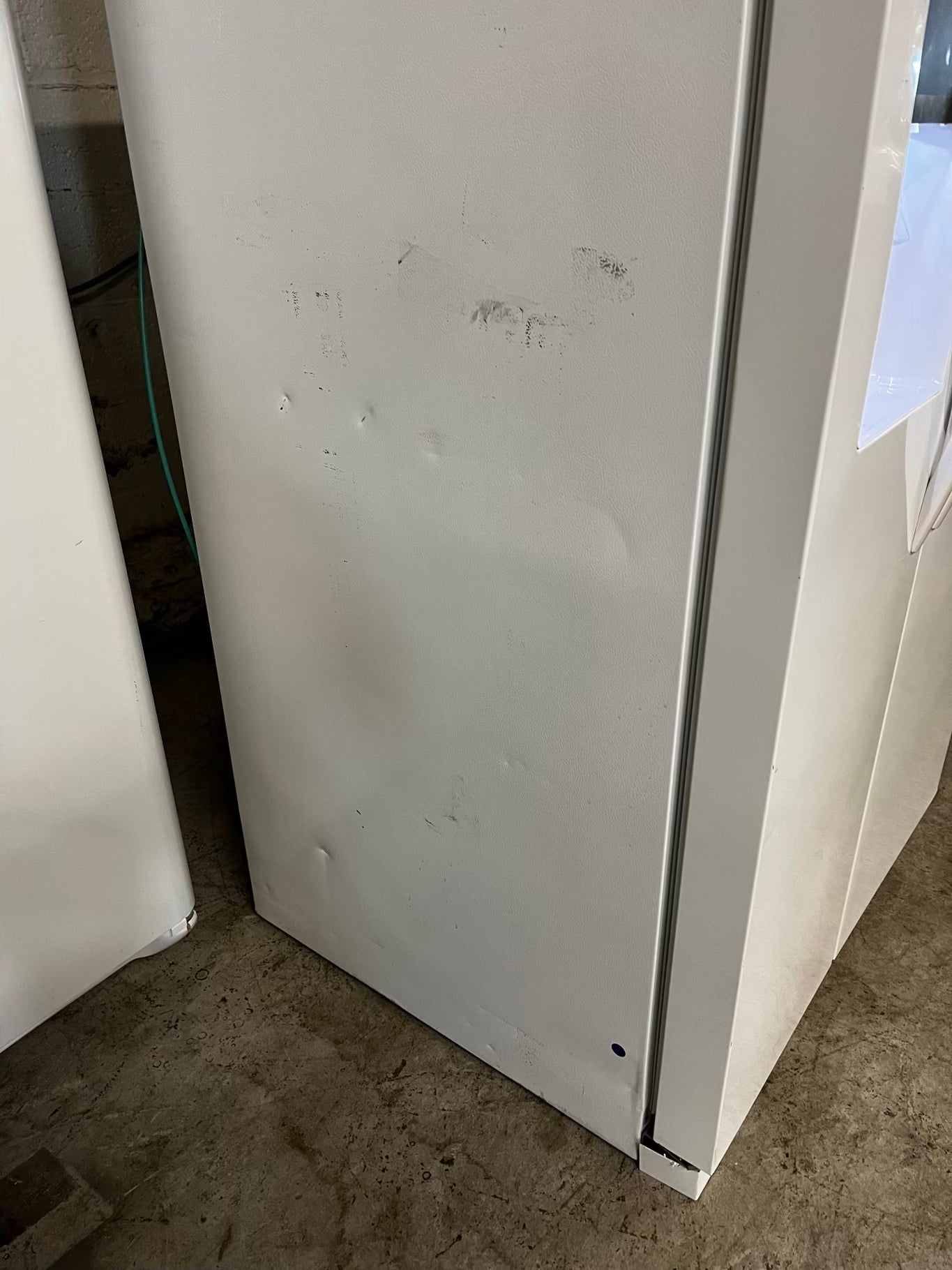 *🎉 Black Friday ⚡️ Frigidaire side by side Refrigerator w/ ice water dispenser  in white gently used - like new 36” #RF93741B