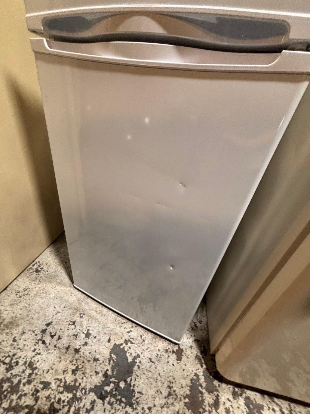 >*top freezer refrigerator working 💯 white color  24" used ,refurbished #RSA5DB